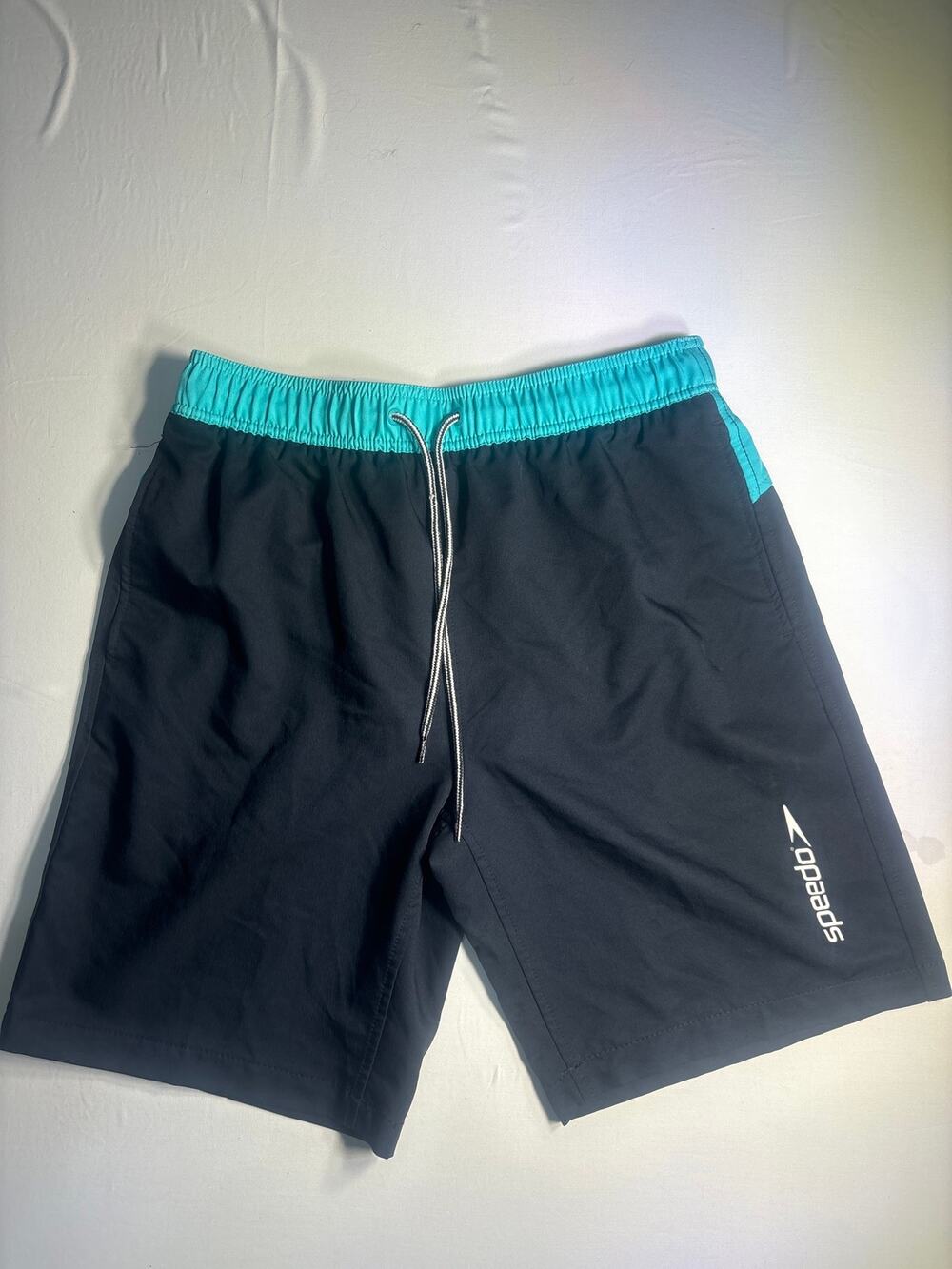 Men’s Speedo swim trunks size Medium with liner and‎ drawstrings